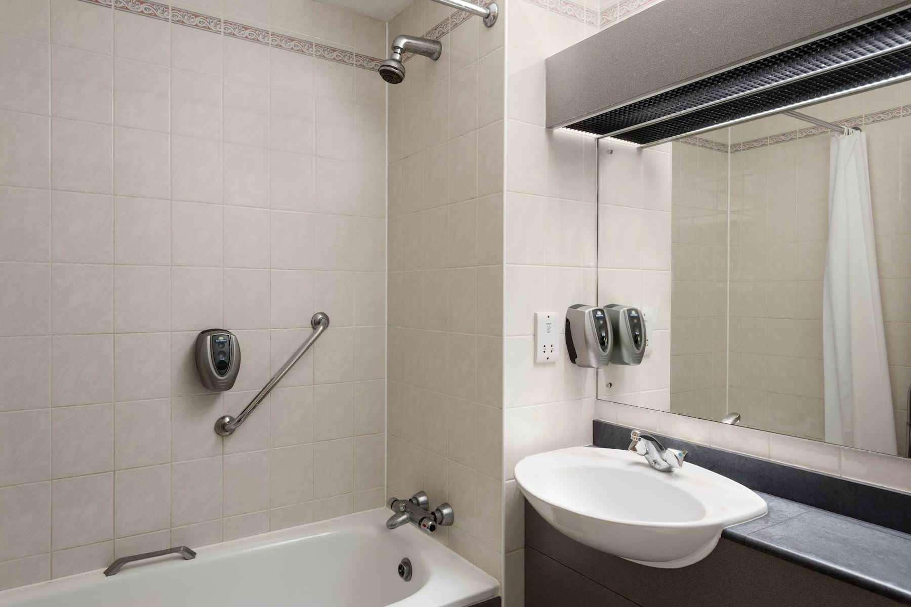 Days Inn Cannock - Norton Canes Zewnętrze zdjęcie
