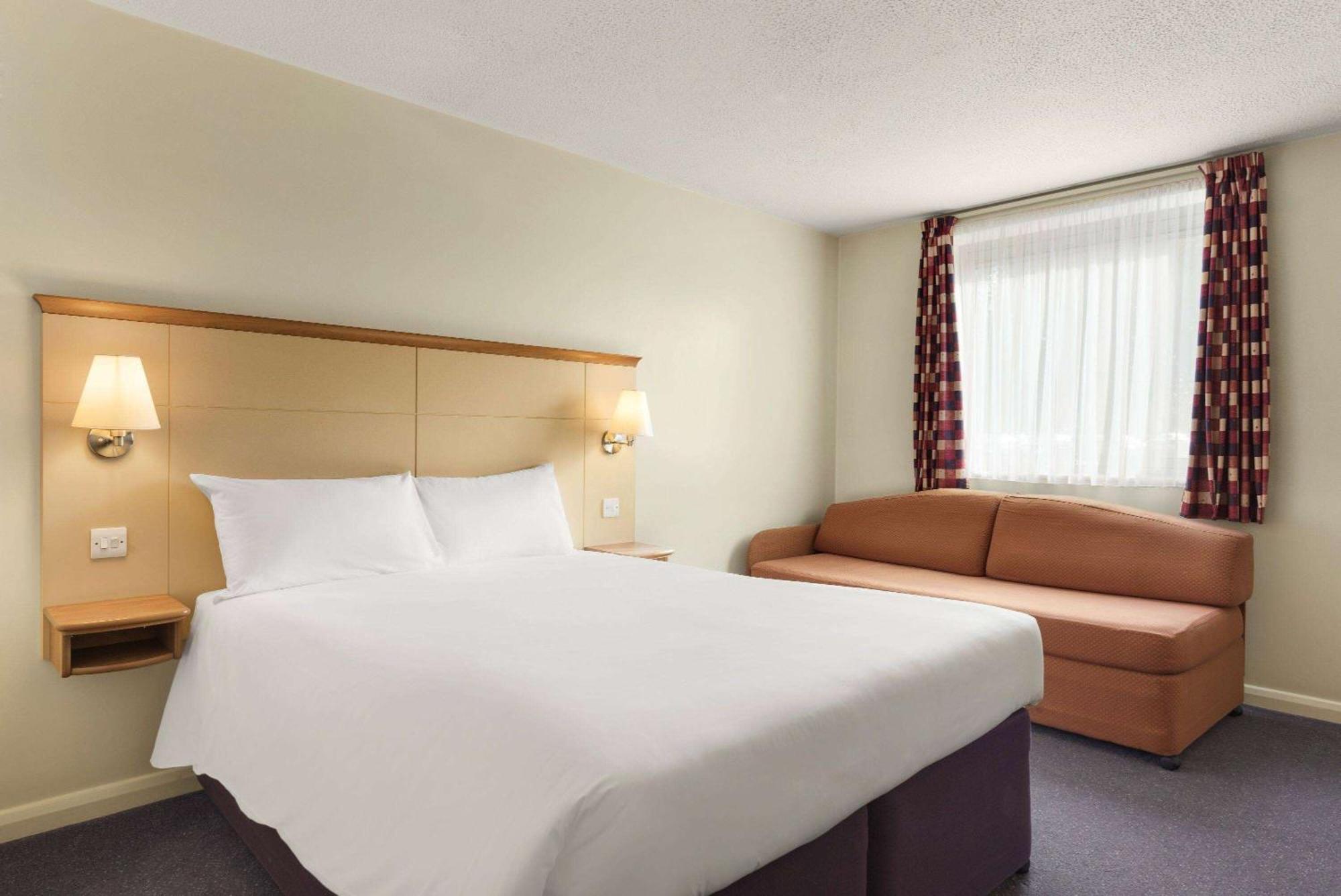 Days Inn Cannock - Norton Canes Zewnętrze zdjęcie