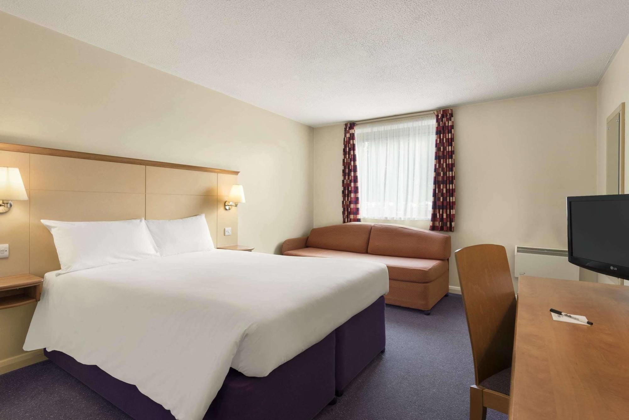 Days Inn Cannock - Norton Canes Zewnętrze zdjęcie